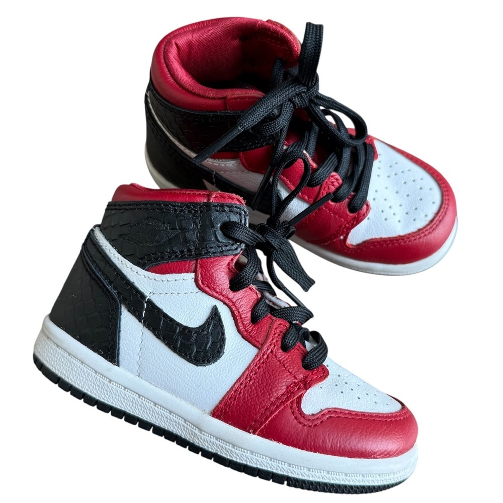 Air Jordan 1 High Retro Satin Snake 7C toddler sneakers
